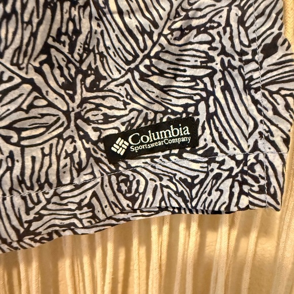 Columbia Men’s Black & White Patterned Athletic Shorts – Size Small, Cinch Belt - Picture 2 of 3
